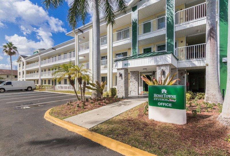 בית מלון כפרי Hometowne Studios By Red Roof Fort Lauderdale
