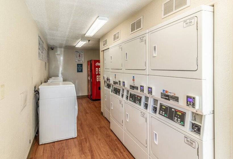 בית מלון כפרי Hometowne Studios By Red Roof Houston   Northwest