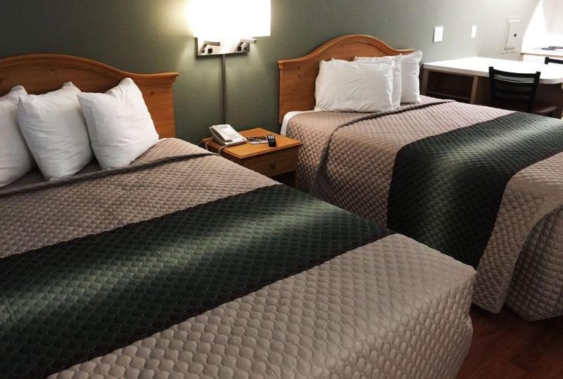 בית מלון כפרי Hometowne Studios By Red Roof Houston   Northwest