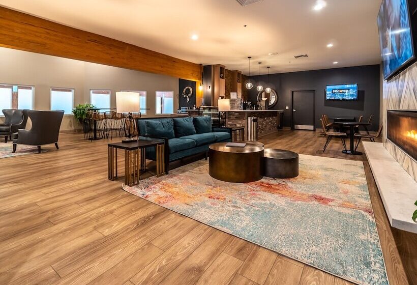 هتل The Cove Of Lake Geneva