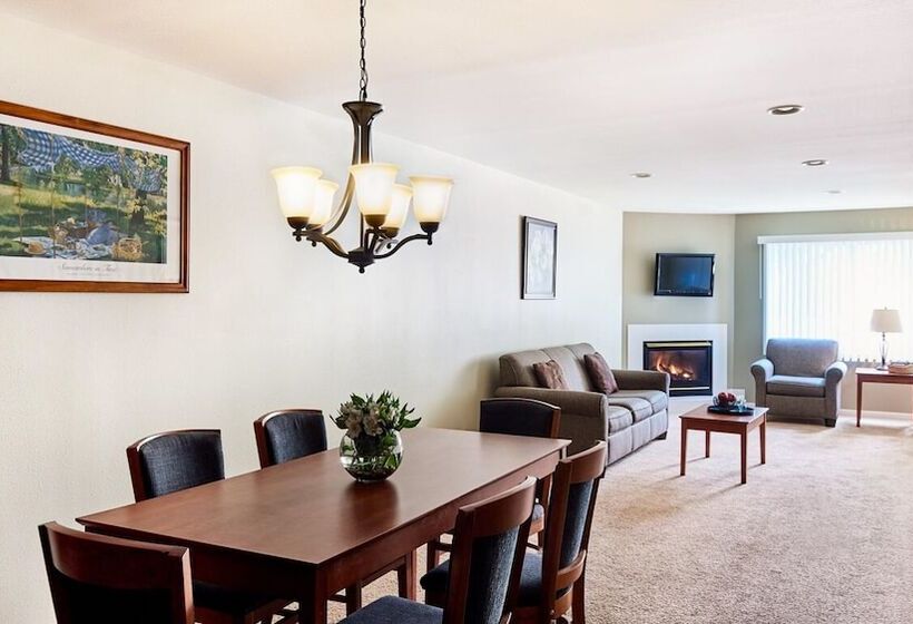 هتل The Cove Of Lake Geneva