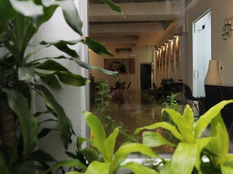 هتل Beds In Garden Hostel Sdn Bhd