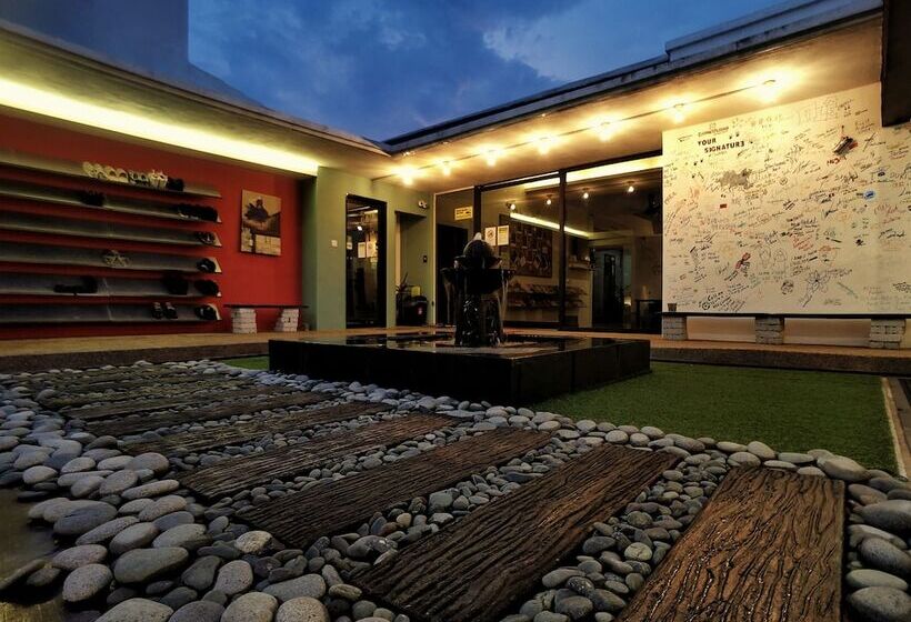 هتل Beds In Garden Hostel Sdn Bhd