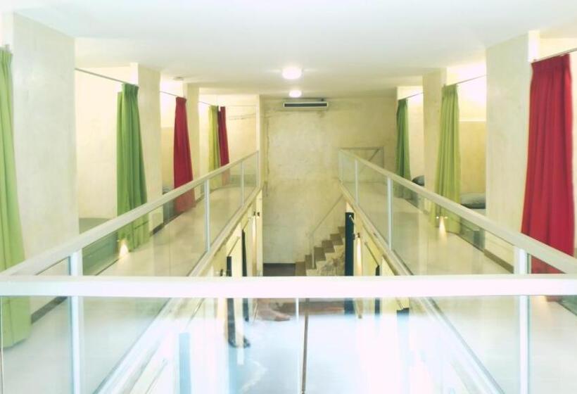 هتل Beds In Garden Hostel Sdn Bhd