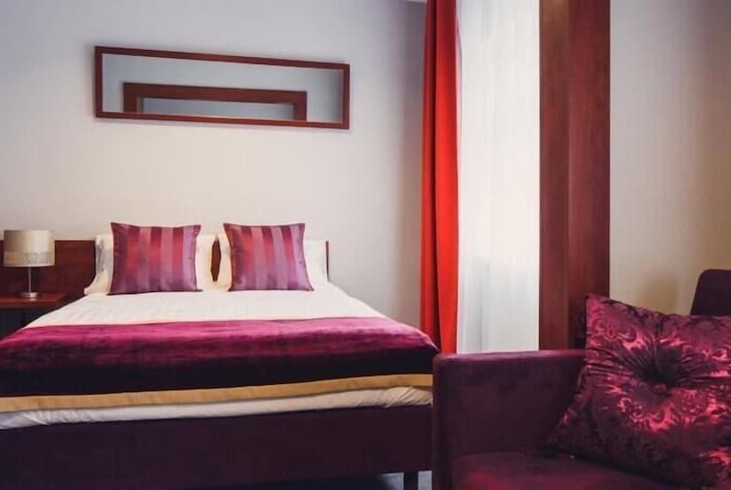 هتل Chmielna Warsaw