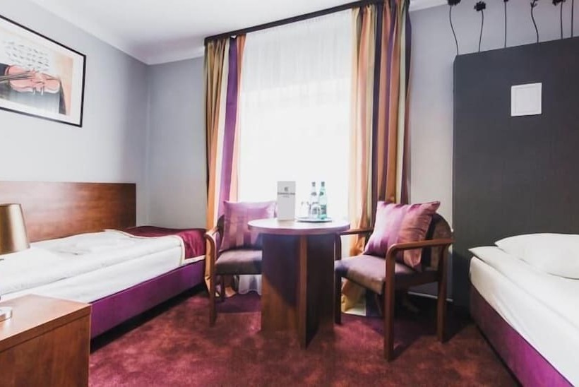 هتل Chmielna Warsaw