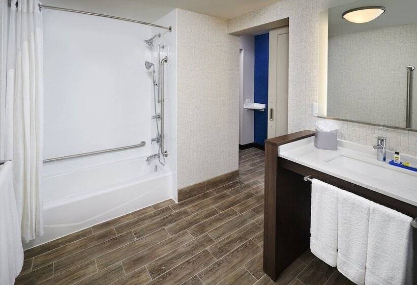 هتل Holiday Inn Express   Sarnia   Point Edward, An Ihg