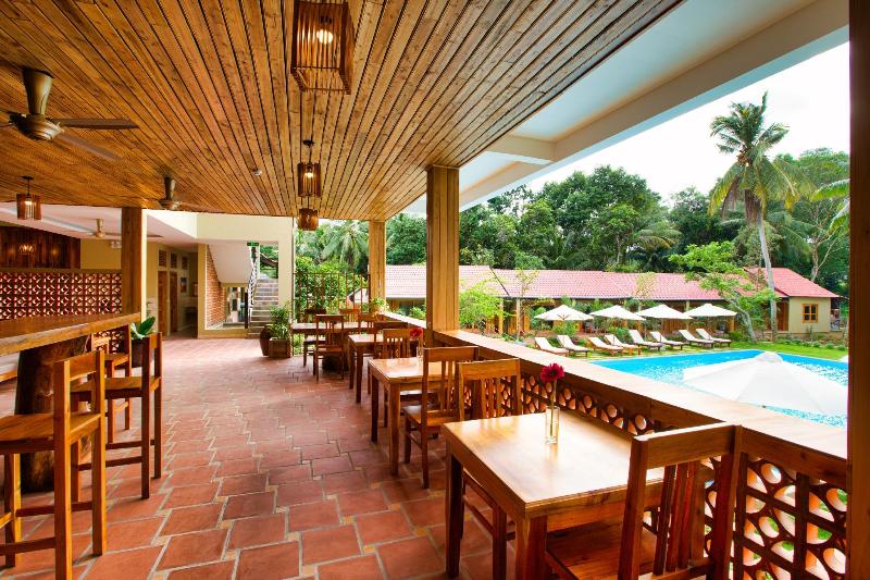 هتل Azura Resort