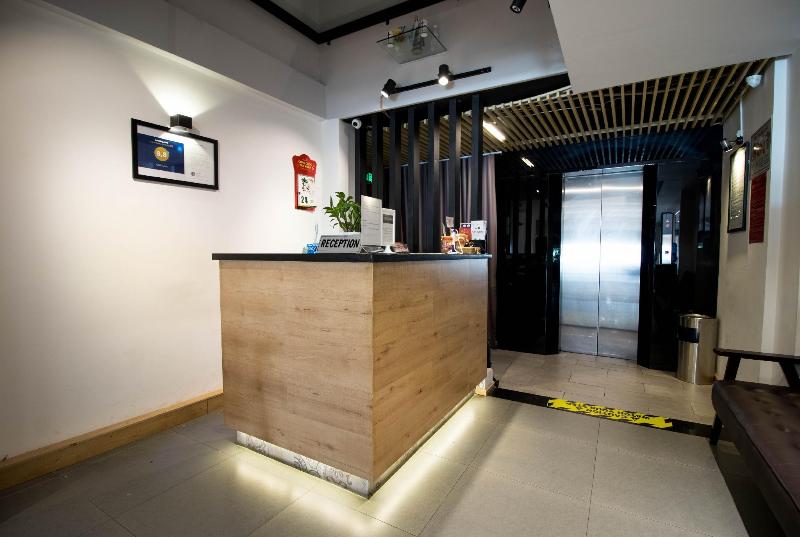 هتل Chill Suites