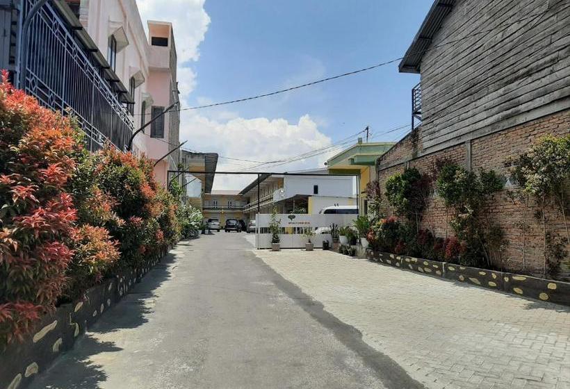 ホテル Oyo 1698 Juma Eluk