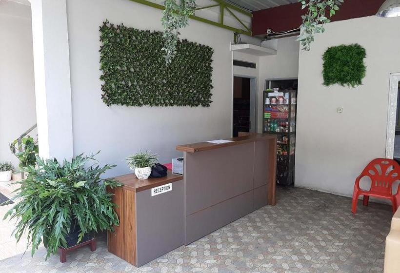 ホテル Oyo 1698 Juma Eluk