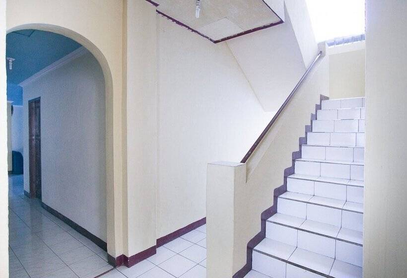 בית מלון כפרי Reddoorz Plus Near Pelabuhan Bitung