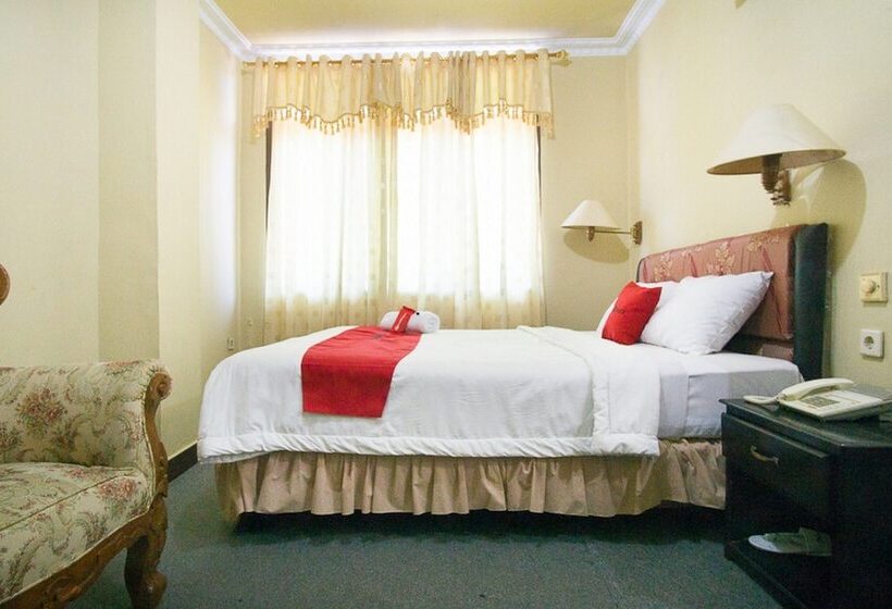 בית מלון כפרי Reddoorz Plus Near Pelabuhan Bitung