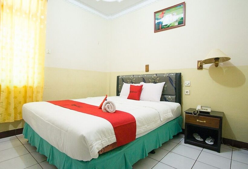 בית מלון כפרי Reddoorz Plus Near Pelabuhan Bitung