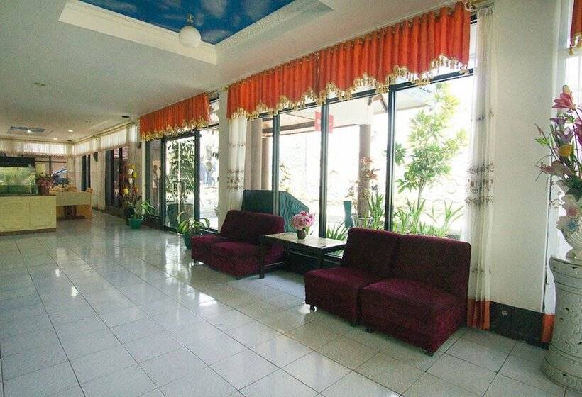 בית מלון כפרי Reddoorz Plus Near Pelabuhan Bitung