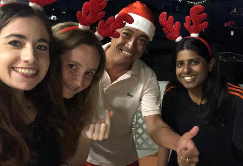 پانسیون Full House Hostel