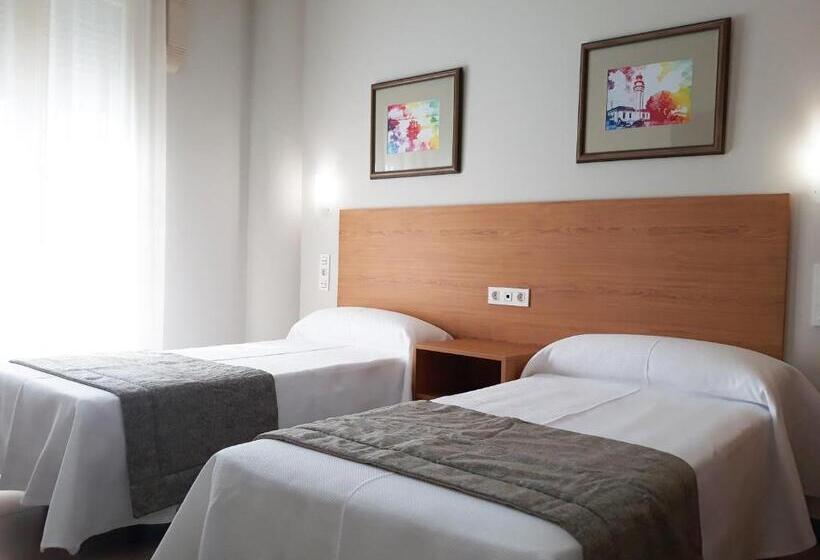 פנסיון Hostal Montemayor