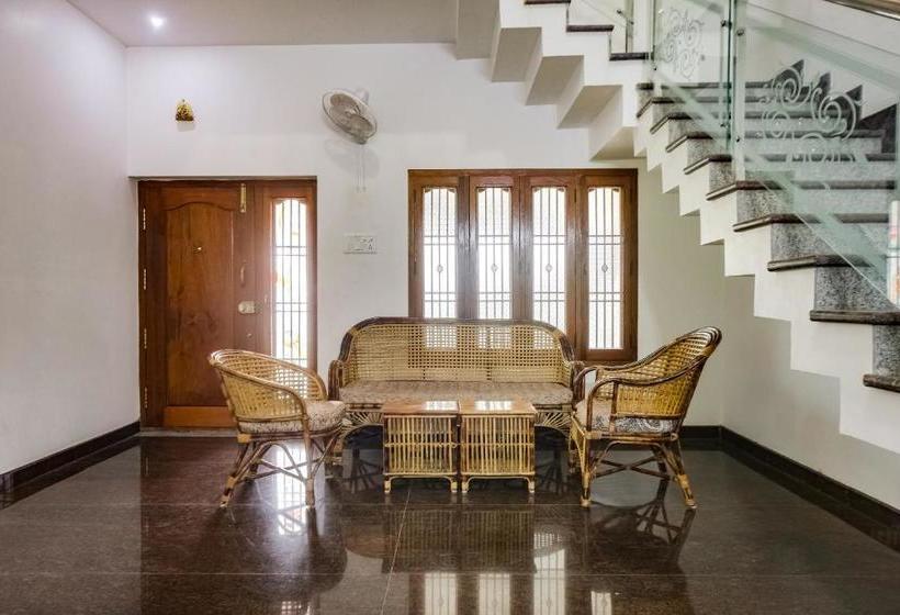 בית מלון כפרי Oyo 60246 Viji Bharathi Guest House