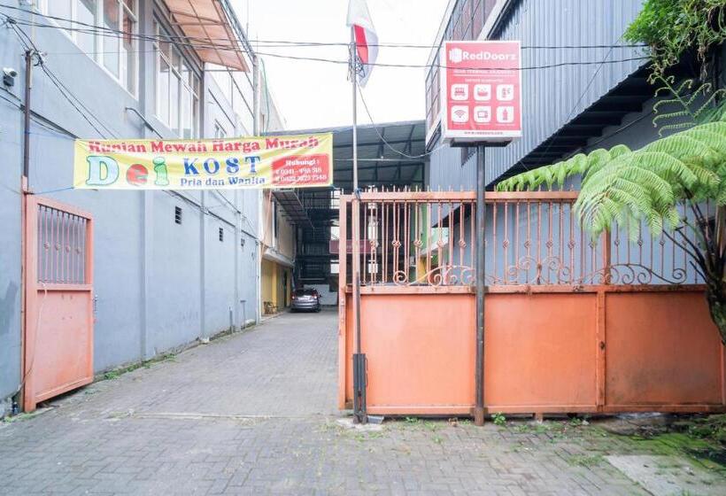 هتل Reddoorz Near Flyover Arjosari Malang