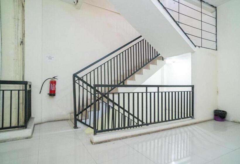 هتل Reddoorz Near Flyover Arjosari Malang