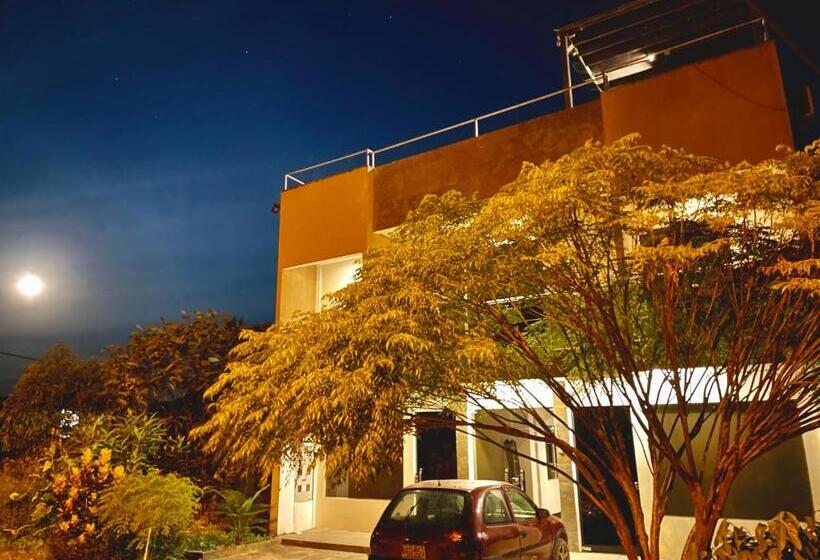 בית מלון כפרי Zugi Inn