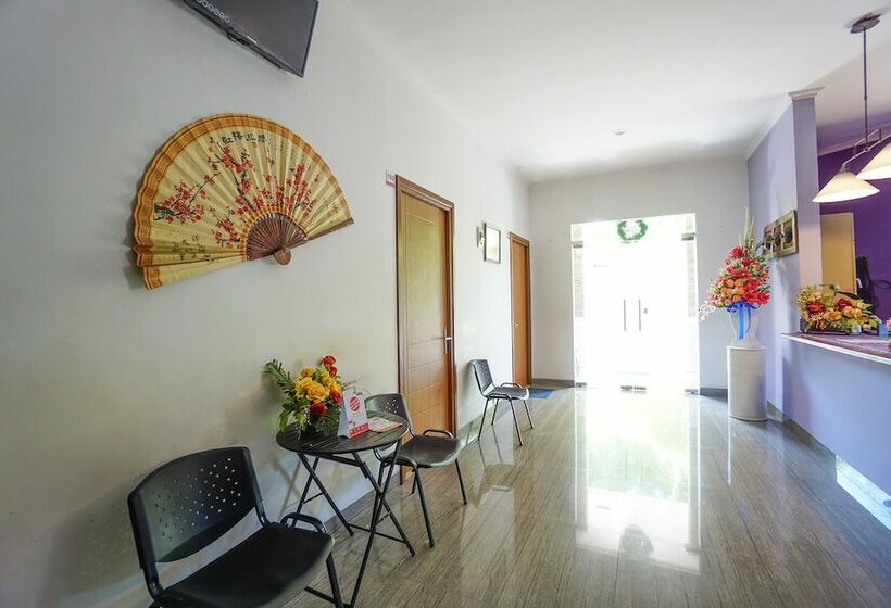 فندق Oyo 1573 Mahera Residence