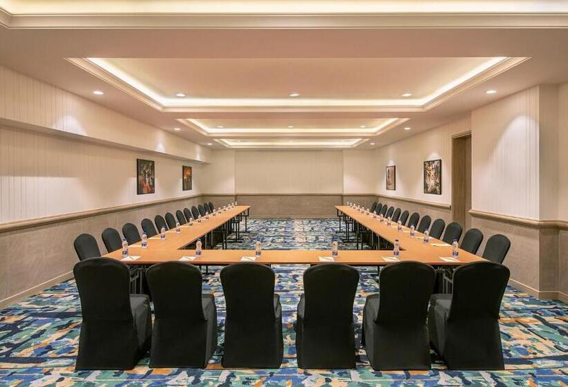 Отель Lemon Tree Premier New Town Kolkata