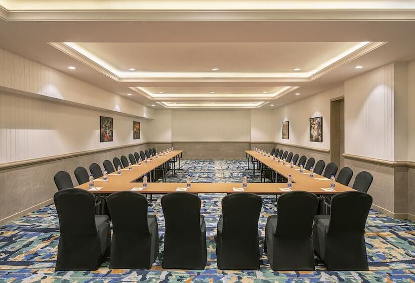 Отель Lemon Tree Premier New Town Kolkata