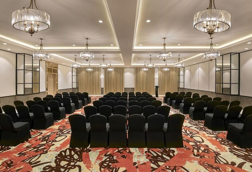 Отель Lemon Tree Premier New Town Kolkata