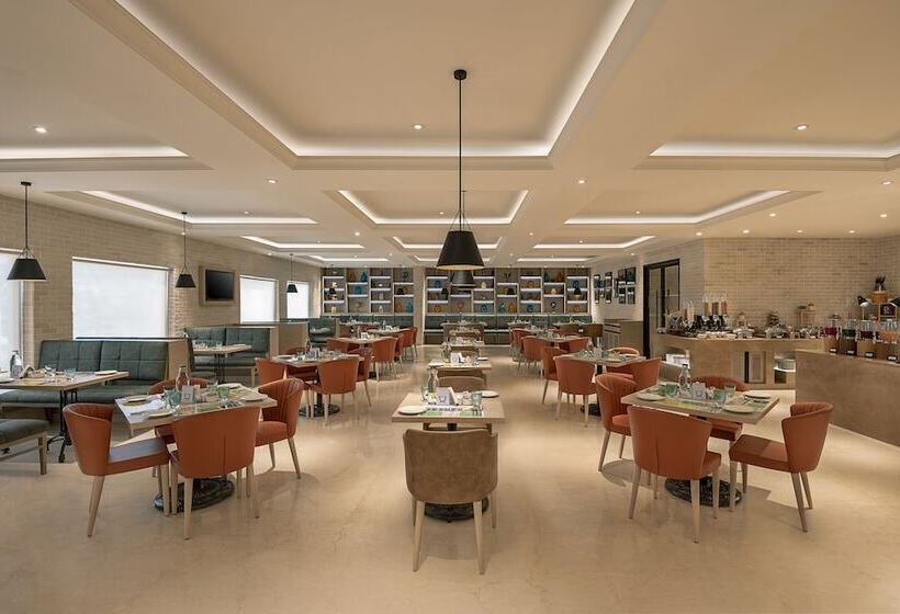 Отель Lemon Tree Premier New Town Kolkata