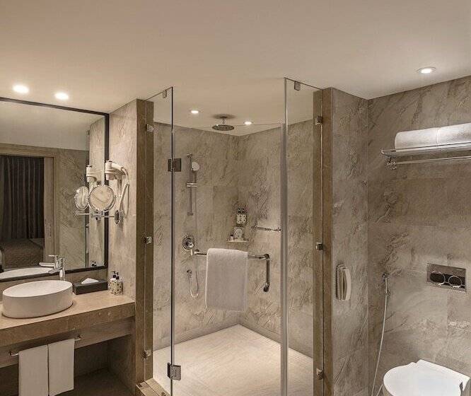 Отель Lemon Tree Premier New Town Kolkata