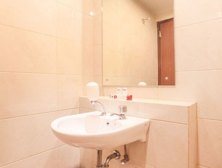 هتل Oyo Flagship 755 Appartel Grand Dhika City