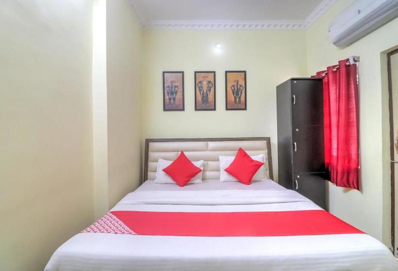 فندق Spot On 49182  The Royal King Spot