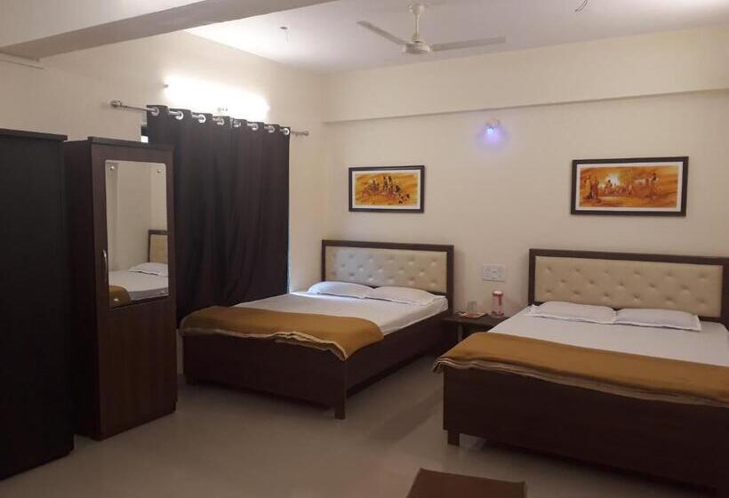 Pensió Maharaja Family Guest House