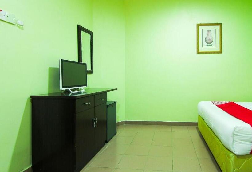 فندق Oyo 43962 Ezzy In