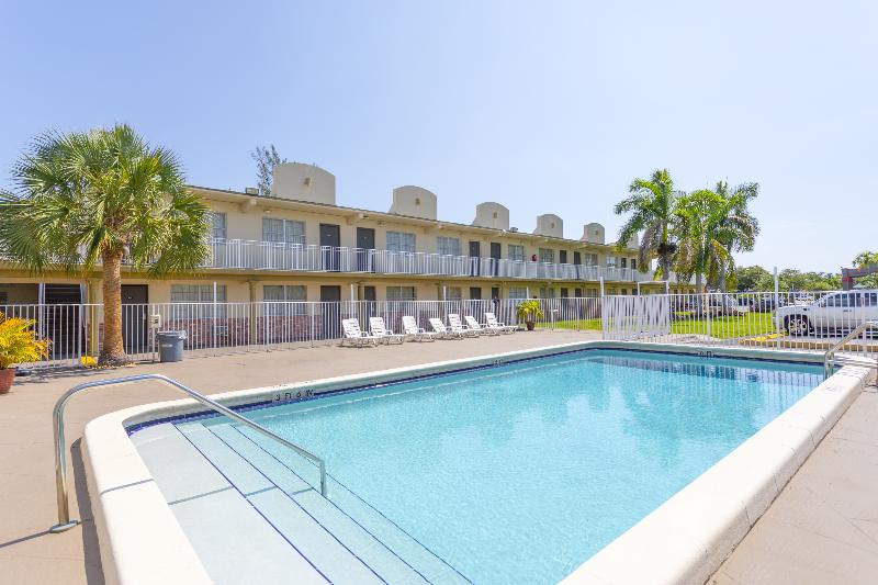 בית מלון כפרי Americas Best Inn Pompano Beach