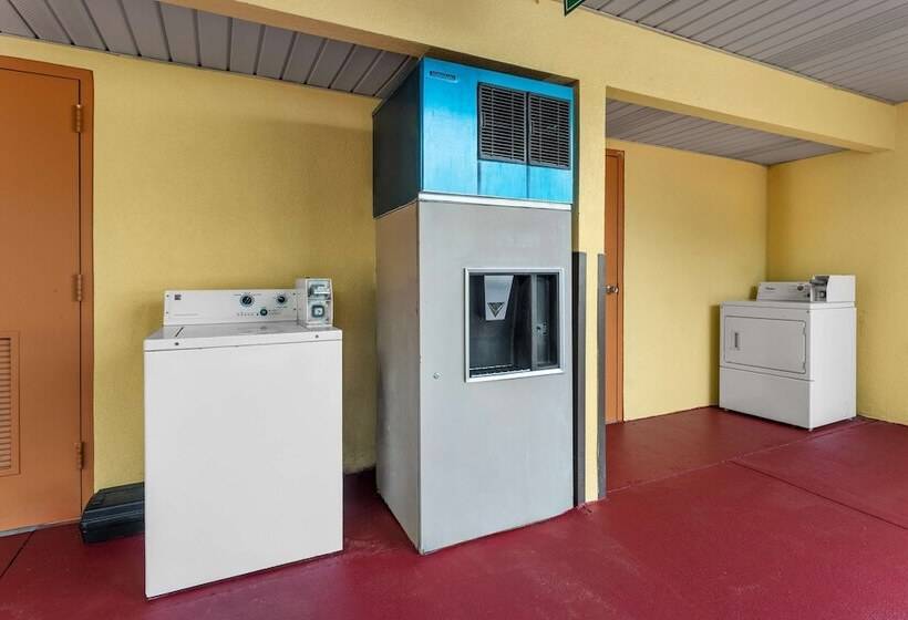 فندق Americas Best Value Inn Montezuma