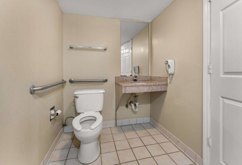 فندق Americas Best Value Inn Montezuma