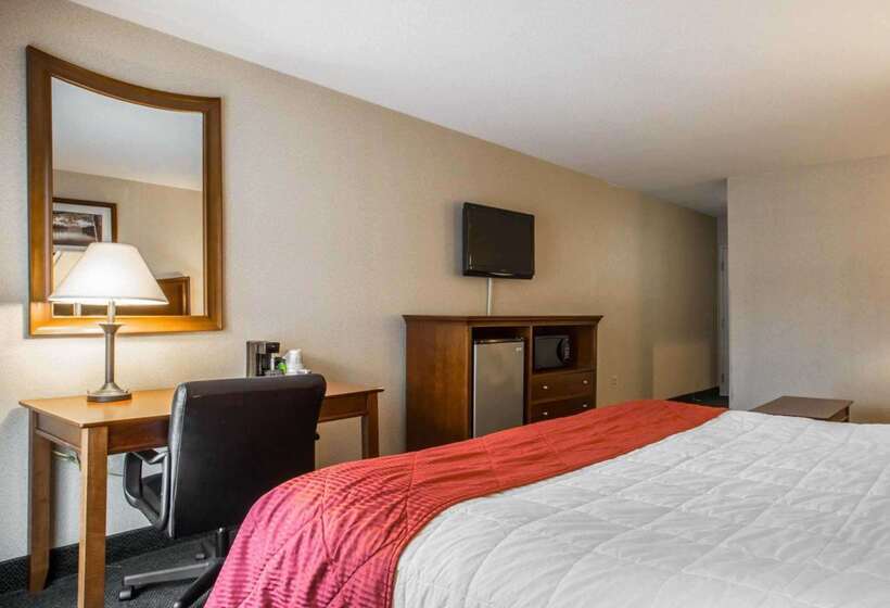 هتل Clarion Inn & Suites At The Outlets Of Lake George