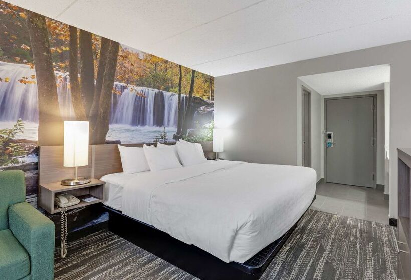 فندق Clarion Pointe Near Erie Casino