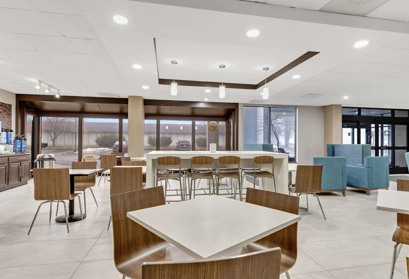 فندق Clarion Pointe Near Erie Casino