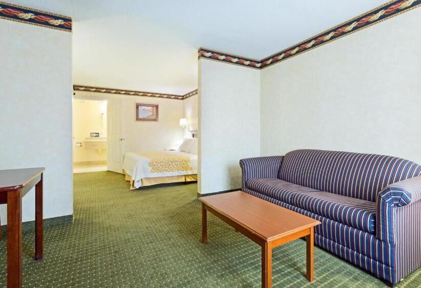 호텔 Days Inn By Wyndham Clinton
