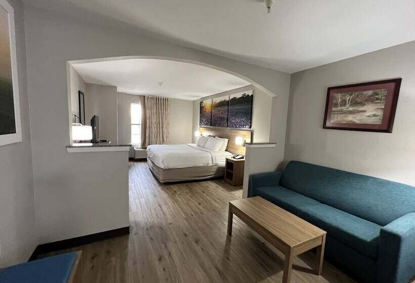 هتل Days Inn By Wyndham Dallas Plano