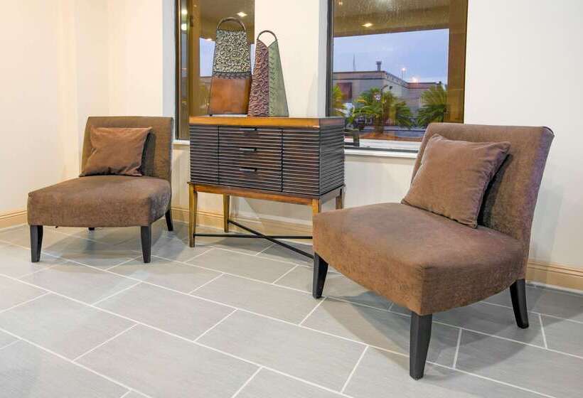 فندق Days Inn By Wyndham Denham Springsbaton Rouge East