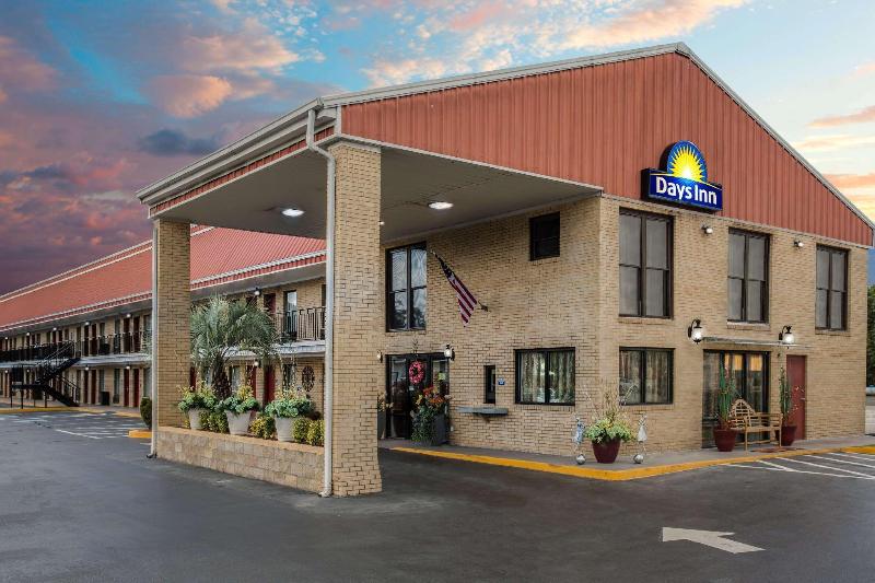 호텔 Days Inn By Wyndham Lake City