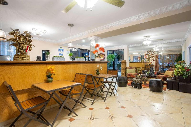 호텔 Days Inn By Wyndham Lake City
