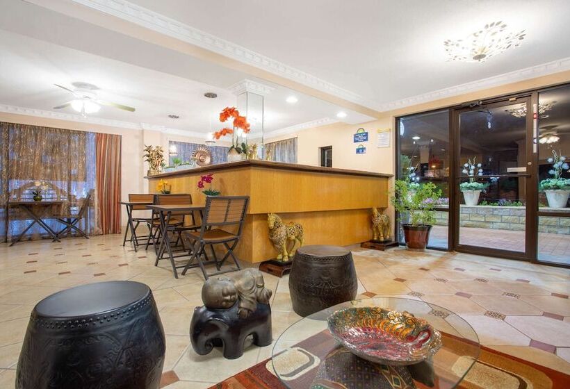 호텔 Days Inn By Wyndham Lake City