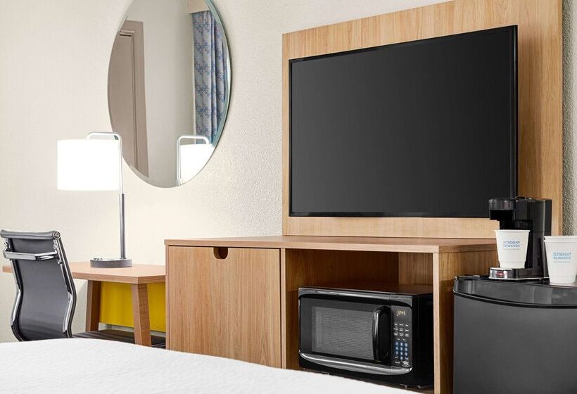 호텔 Days Inn By Wyndham Paris