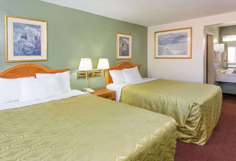 בית מלון כפרי Days Inn By Wyndham In San Bernardino