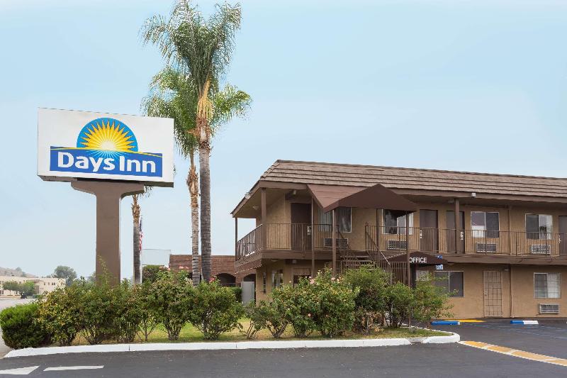 בית מלון כפרי Days Inn By Wyndham In San Bernardino